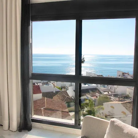 Stunning Beachfront Penthouse דירה אסטפונה